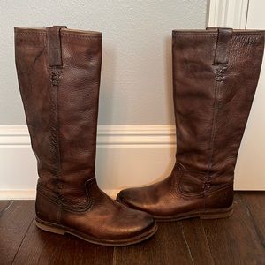 Frye pull on boot.